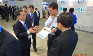 ITRI, Komori Exhibit 7-in-1 Precision Roll-to-Roll Printing Technology at FPD International 2013
