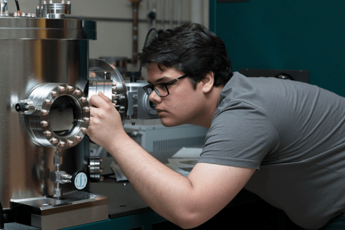 MIT Summer Scholar Develops Ultrathin films Ideal for Spin-Based Devices Used in Computer Memory