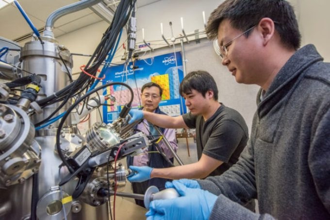 Researchers Unearth Unique and Nonconforming Properties of Vanadium Dioxide