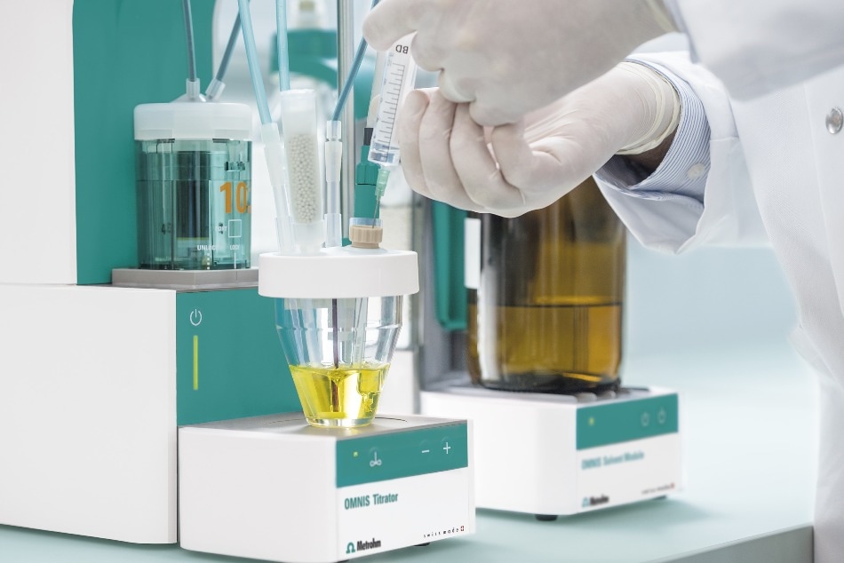 Karl Fischer Titration Made Easy and Safe with OMNIS