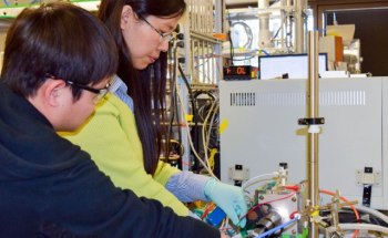 Stanford Researchers Build Solar-Powered Battery Using Simple Metal Oxides