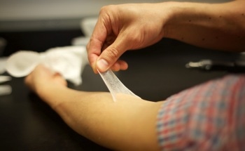 Cross-Linked Polymer Layer Technology for Protecting and Treating Skin