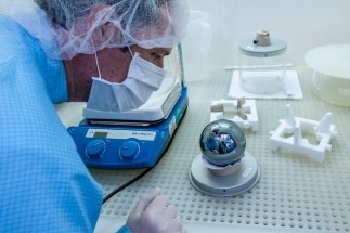 SiO2-Coated Silicon Spheres to Replace Prototype Kilogram