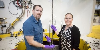 ORNL Researchers Develop Gas Flow Cell for Studying the Atomic Structure of Catalysts