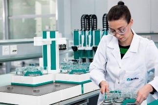 Metrohm Introduces OMNIS Sample Robot for Large QC Laboratories