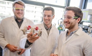 Economic Catalyst for CO2 Recycling Can Also be Used for Hydrogen Production