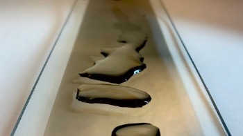Thin Layers of Inexpensive Metals Provide a New Way for Producing Electricity