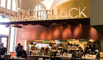 Anodized Aluminum Melds with Casual Restaurant Chain