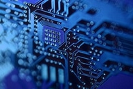 Angle-Controlled Synthesis Could Help Develop Short-Channel Transistors