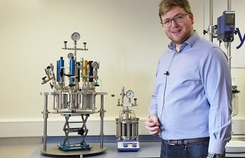 Flexible Device for Screening Chemical Reactions Under High Pressure