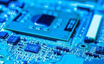 A Giant Thermoelectric Effect Discovered in an Antiferromagnet
