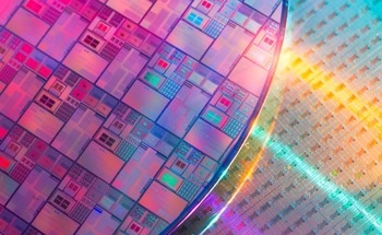 Tracking the Temperature of a Mo/Si Multilayer Mirror Used in Semiconductor Fabrication