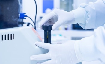Understanding the Mechanisms of Carbon Dioxide Mineralization in Ultrathin Films of Water