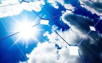 New Solar-Powered Reactor Converts Captured CO2 and Plastic Waste Into Sustainable Fuels