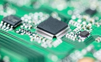 Universal Platform to Fabricate Integrated Spectrometers With Solution-Processable Semiconductors