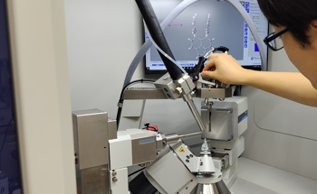 Discovering Stable Single-Electron Covalent Bond Between Carbon Atoms