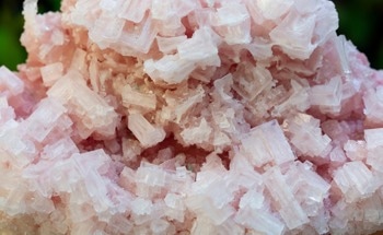 Researchers Develop Real-Time Optical Method to Track Moisture on Salt Surfaces