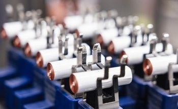 V4Smart Establishes Fully Digitalized Battery Cell Production with MHP