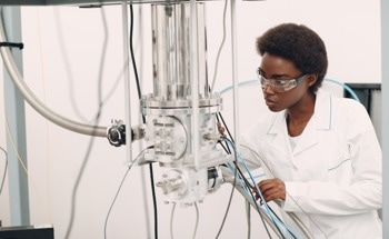 Enhancing SiC Photonic Circuits via Atomic Layer Processing